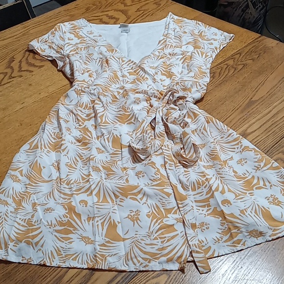 l*space Dresses & Skirts - L SPACE Womens WRAP S / P Dress Used Preowned Summer Spring Floral Short Sleeves